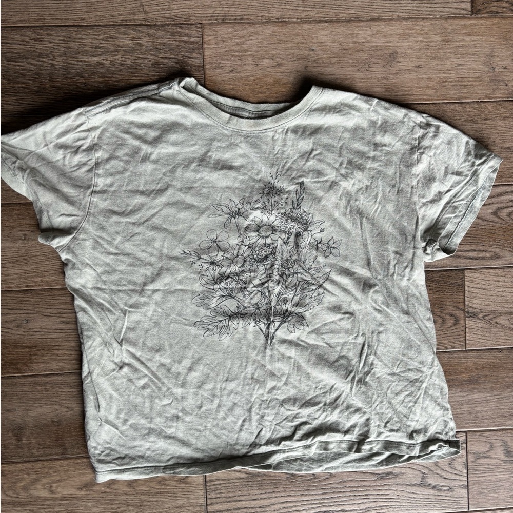 Set of 2 Graphic T-Shirts Size Small - Picture 2 of 7